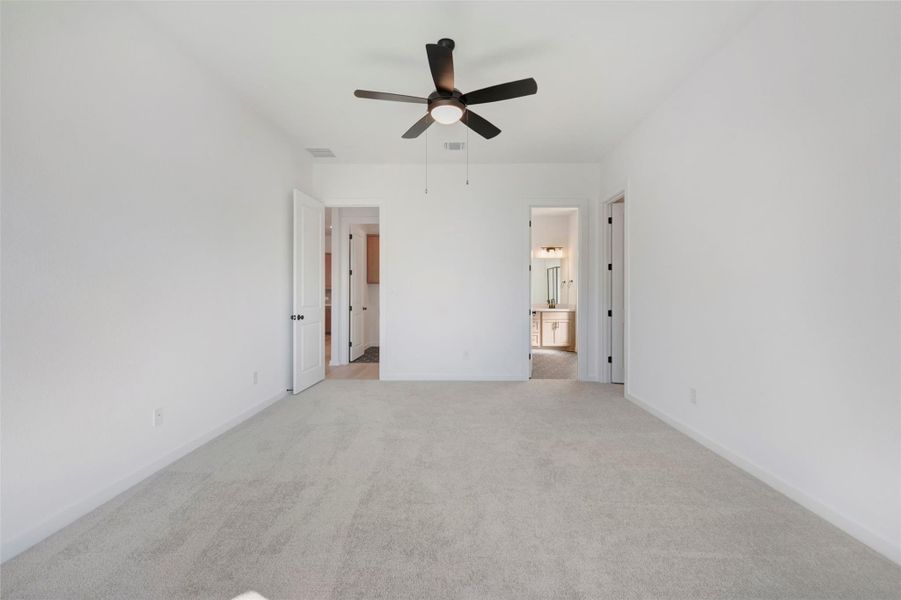 Spacious, unfurnished interior of a new home in Heritage, Dripping Springs (Image 32).