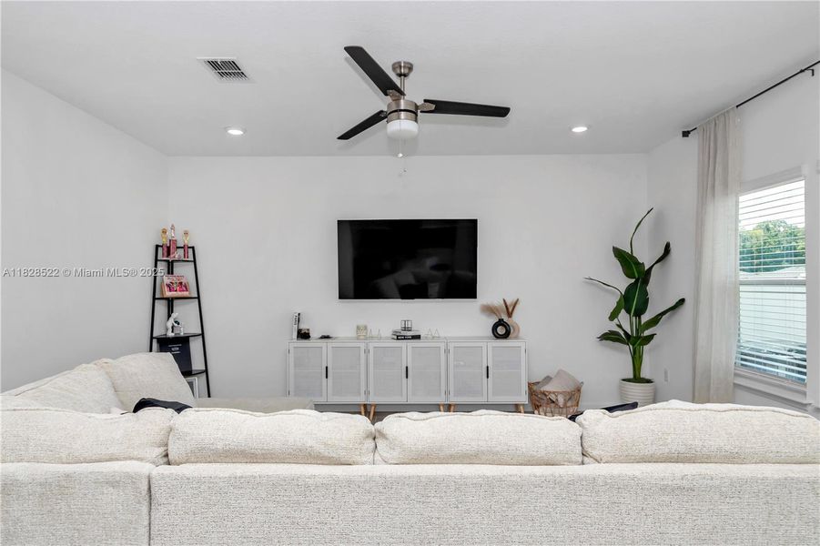 Furnished interior view inside a new home in Country Lane Estates, Williston (Image 28). Furnished interior view inside a new home in Country Lane Estates, Williston (Image 28).
