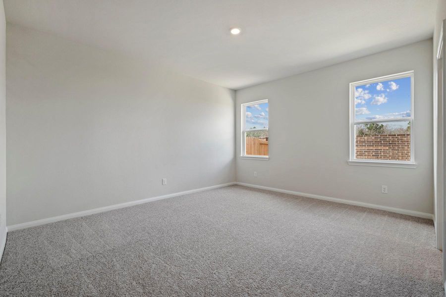 Spacious, unfurnished interior of a new home in Canterra Creek, Iowa Colony (Image 12).