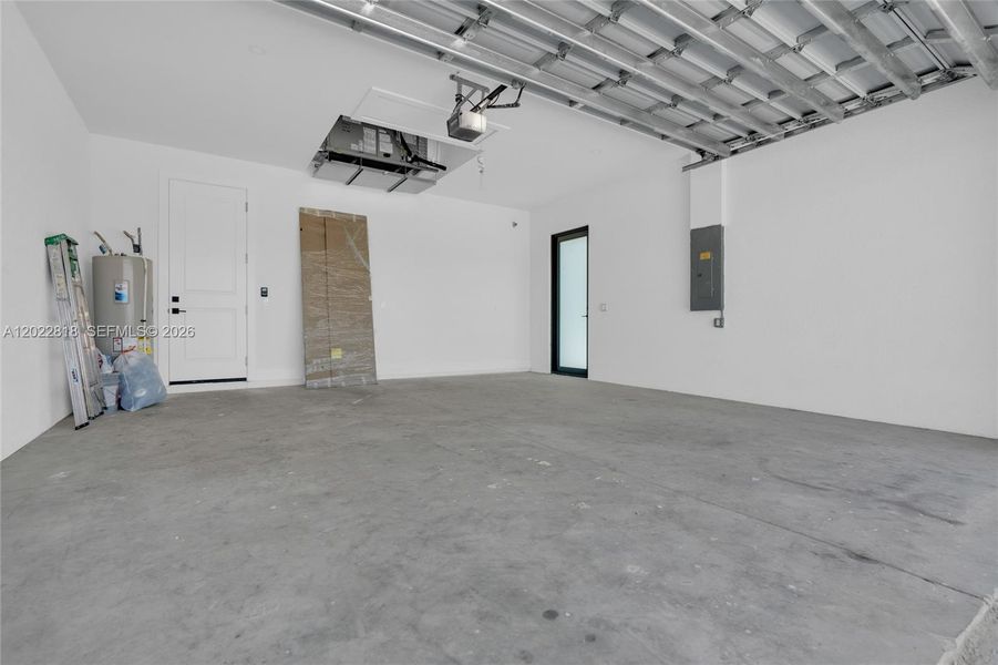 Spacious, unfurnished interior of a new home in , Cape Coral (Image 22). Spacious, unfurnished interior of a new home in , Cape Coral (Image 22).