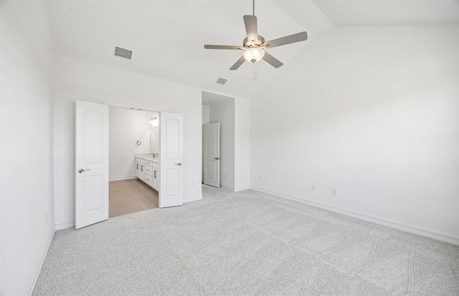 Owners suite with high ceilings Owners suite with high ceilings