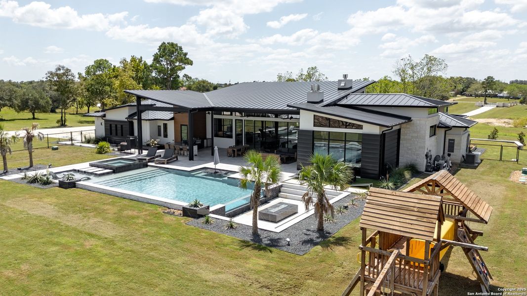 Community amenities in , Victoria (Image 35).