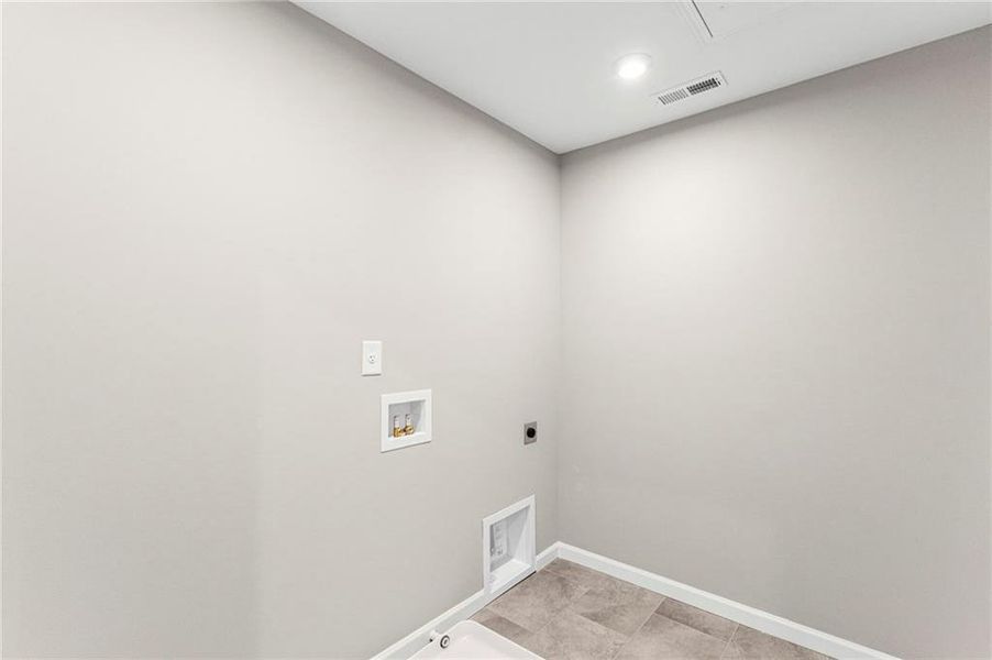 Spacious, unfurnished interior of a new home in Twin Lakes, Hoschton (Image 13). Spacious, unfurnished interior of a new home in Twin Lakes, Hoschton (Image 13).