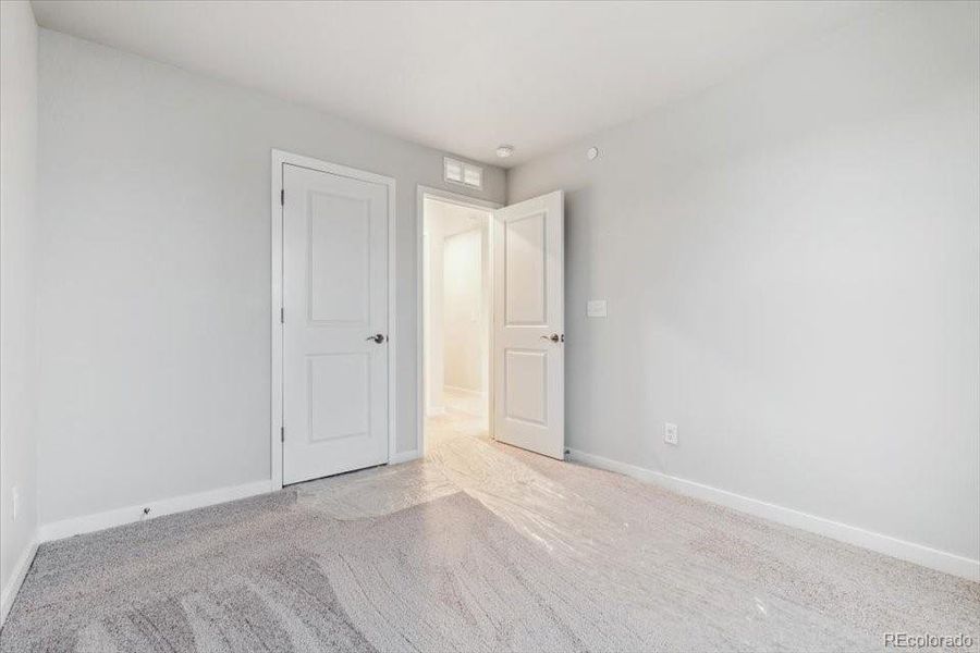 Spacious, unfurnished interior of a new home in Legato, Commerce City (Image 21).