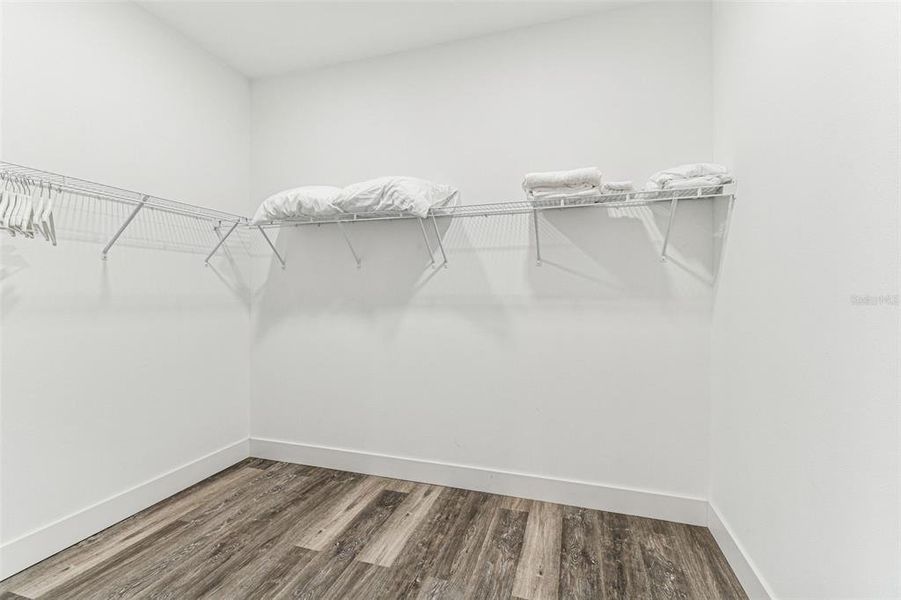 Spacious, unfurnished interior of a new home in , Tampa (Image 27).