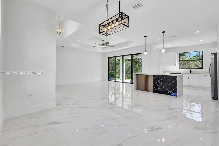 Spacious, unfurnished interior of a new home in , Lehigh Acres (Image 12).