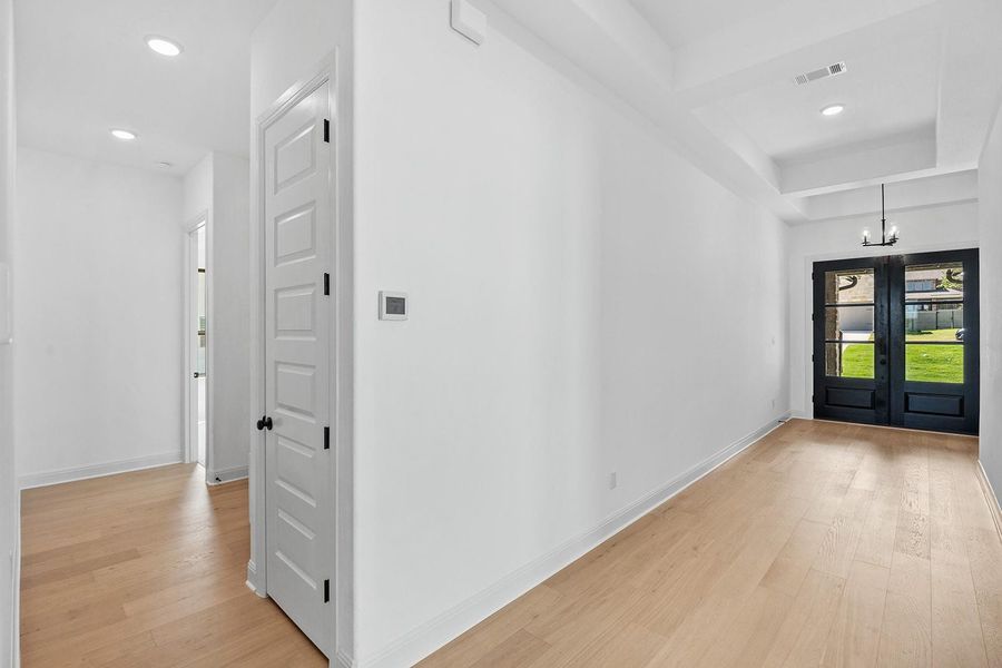 Spacious, unfurnished interior of a new home in Wolf Ranch South Fork, Georgetown (Image 14).