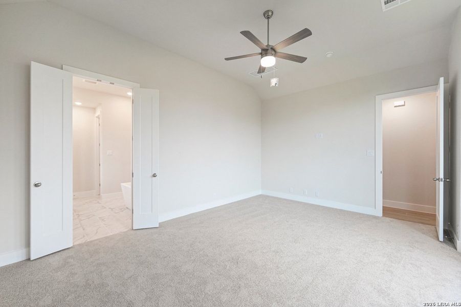 Spacious, unfurnished interior of a new home in Mont Blanc, Schertz (Image 18).