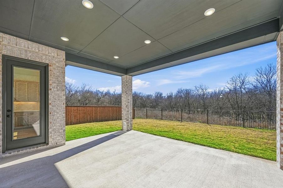 Exterior details and patio area of a home in Sonoma Verde, McLendon-Chisholm (Image 3).