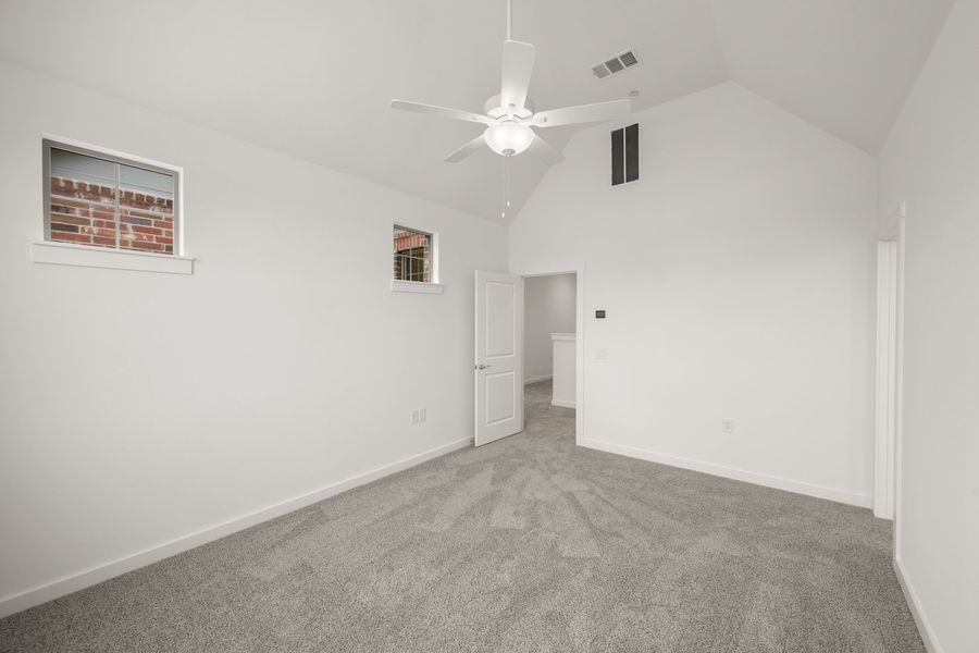 Spacious, unfurnished interior of a new home in Wildridge, Oak Point (Image 22).