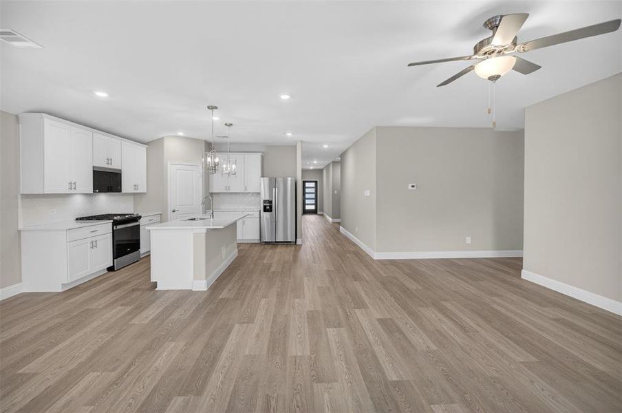 Spacious, unfurnished interior of a new home in , Anna (Image 14).