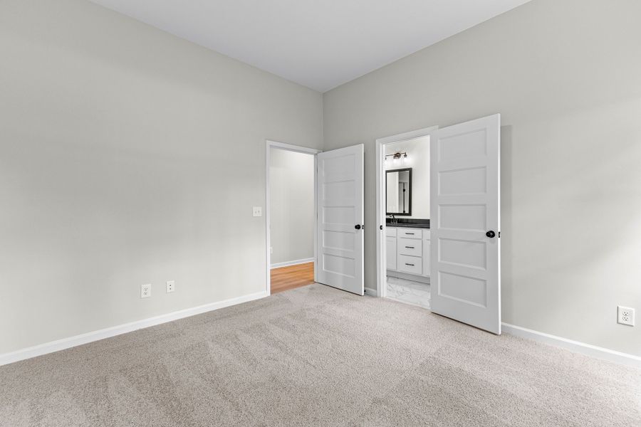 Spacious, unfurnished interior of a new home in Golfview, Thomaston (Image 28).