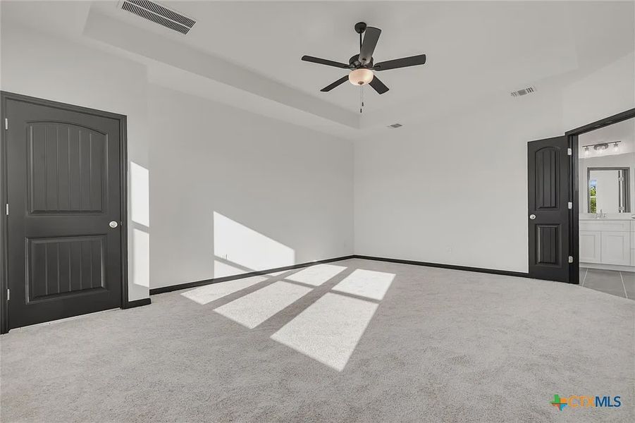 Spacious, unfurnished interior of a new home in Heritage Oaks, Killeen (Image 18).