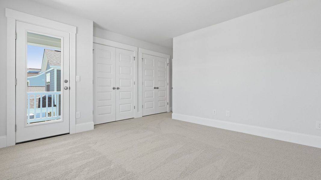 Spacious, unfurnished interior of a new home in Sheep Island, Summerville (Image 14).