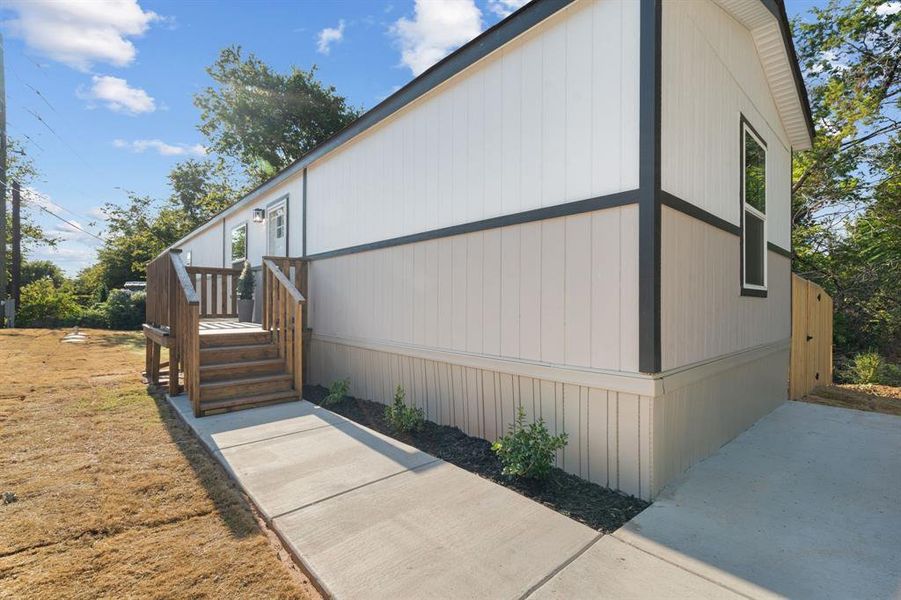 Exterior details and patio area of a home in , Granbury (Image 18).