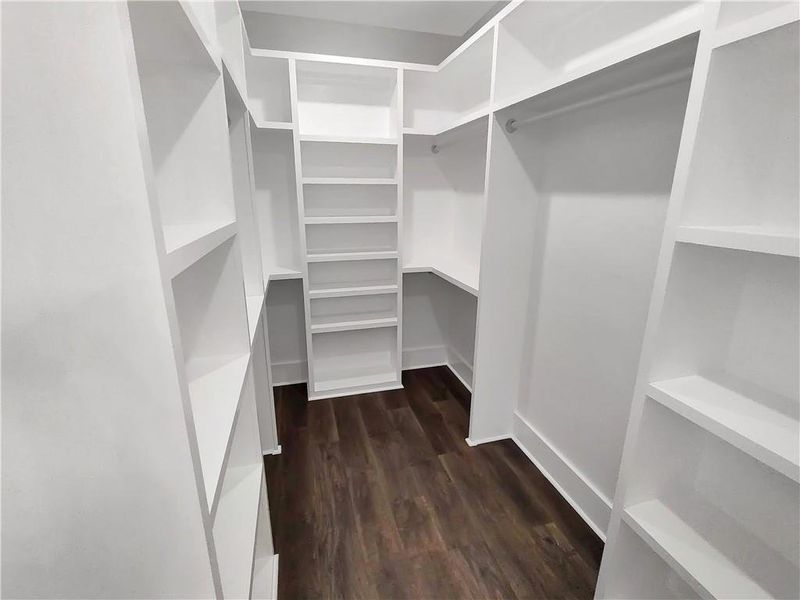 Spacious, unfurnished interior of a new home in , Gainesville (Image 11).