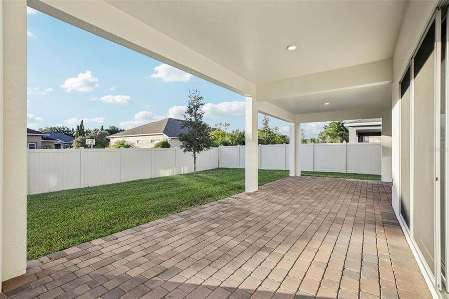 Exterior details and patio area of a home in Hawk's Overlook, Oviedo (Image 29).