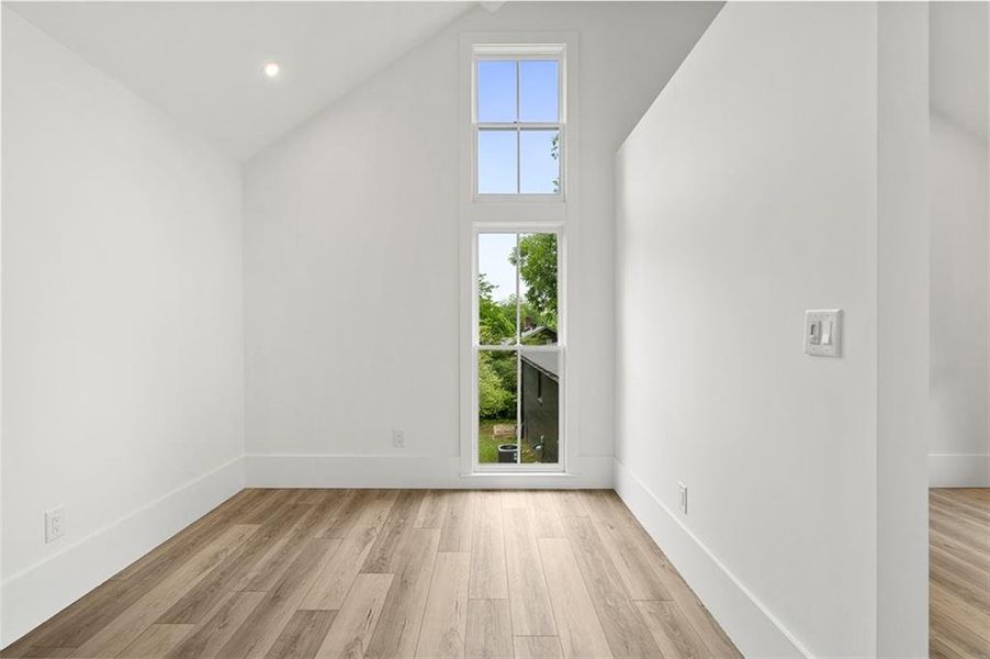 Spacious, unfurnished interior of a new home in , Atlanta (Image 32).