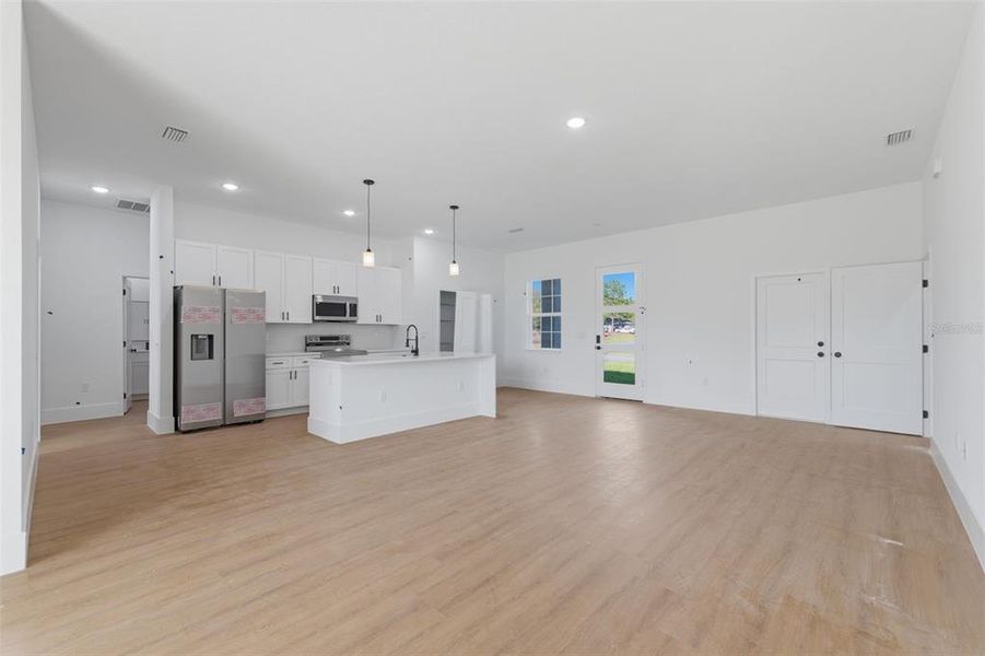 Spacious, unfurnished interior of a new home in , Ocala (Image 23).