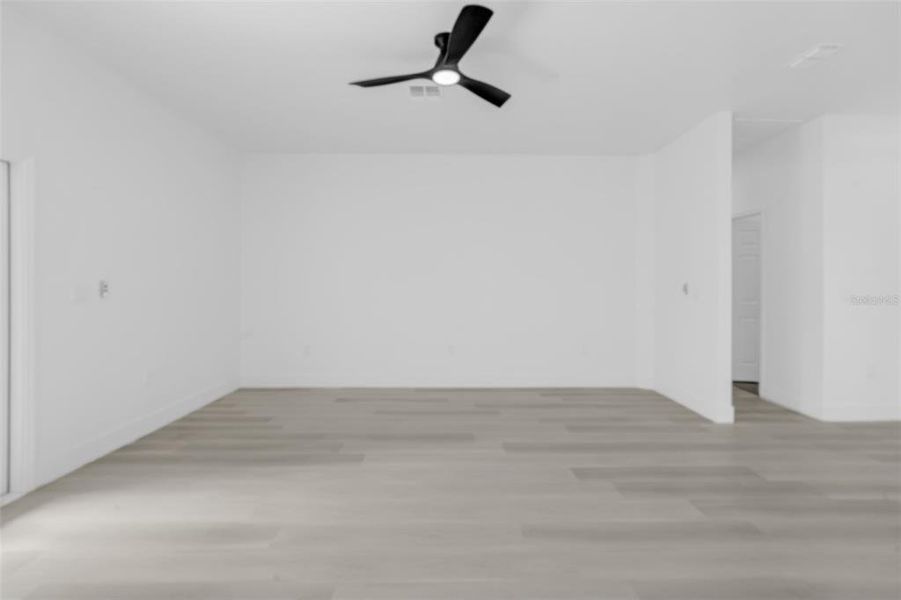 Spacious, unfurnished interior of a new home in , Weeki Wachee (Image 39).