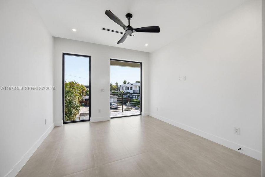 Spacious, unfurnished interior of a new home in , Fort Lauderdale (Image 45).