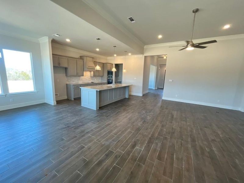 Spacious, unfurnished interior of a new home in Eagle Ridge Estates, Weatherford (Image 12).