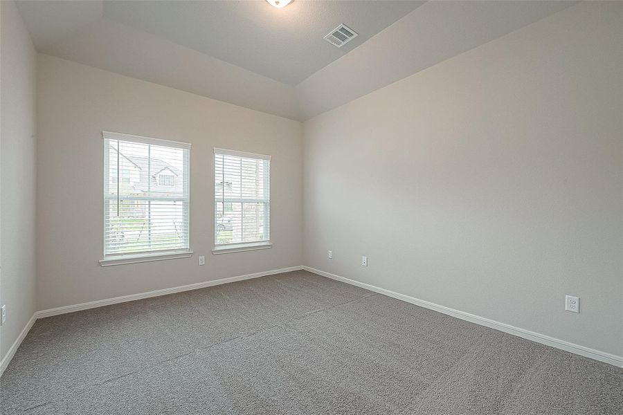 Spacious, unfurnished interior of a new home in , Dayton (Image 13).