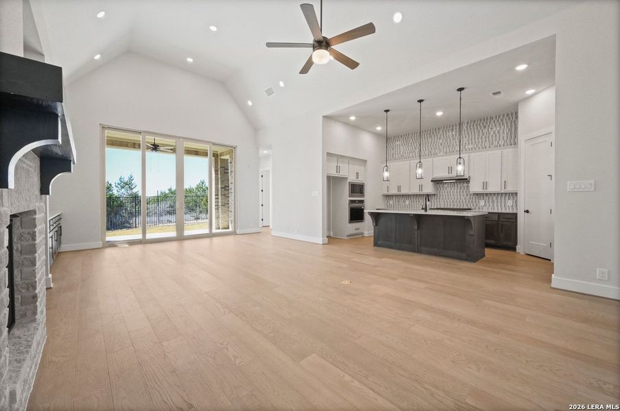 Spacious, unfurnished interior of a new home in Meyer Ranch, New Braunfels (Image 20).