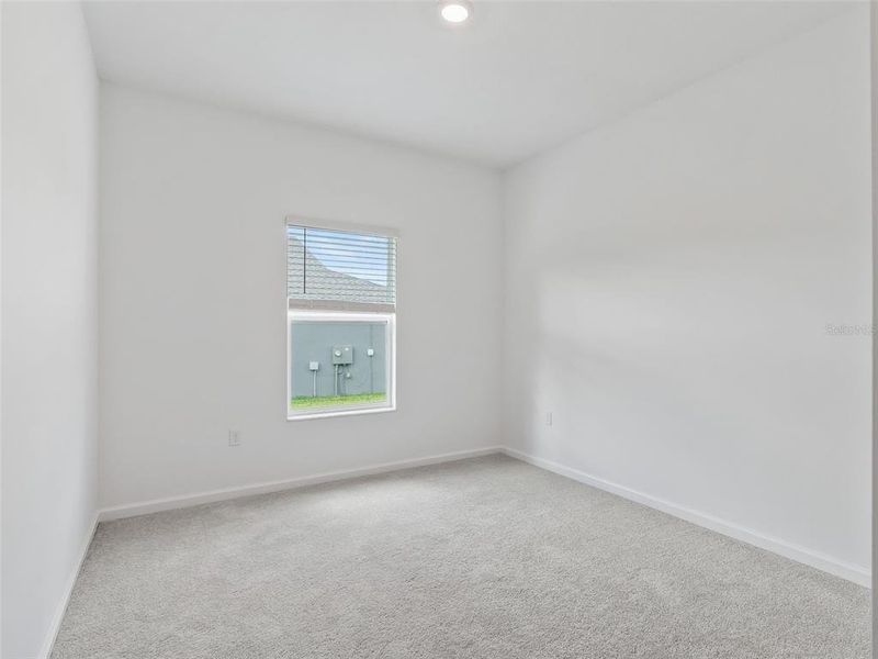 Spacious, unfurnished interior of a new home in Juliette Falls, Dunnellon (Image 34).