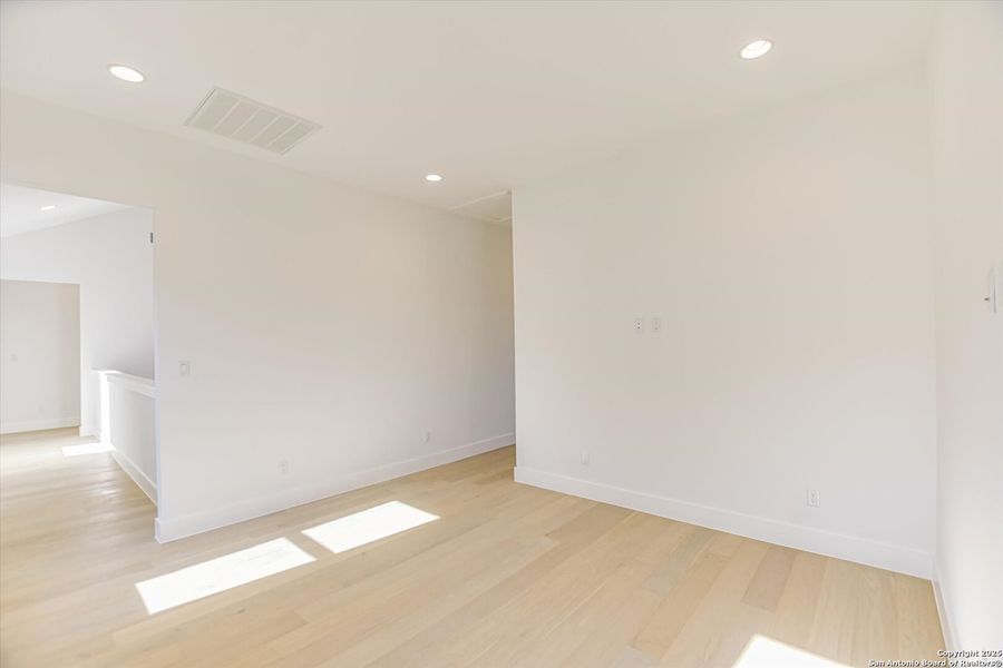 Spacious, unfurnished interior of a new home in , Horseshoe Bay (Image 33).