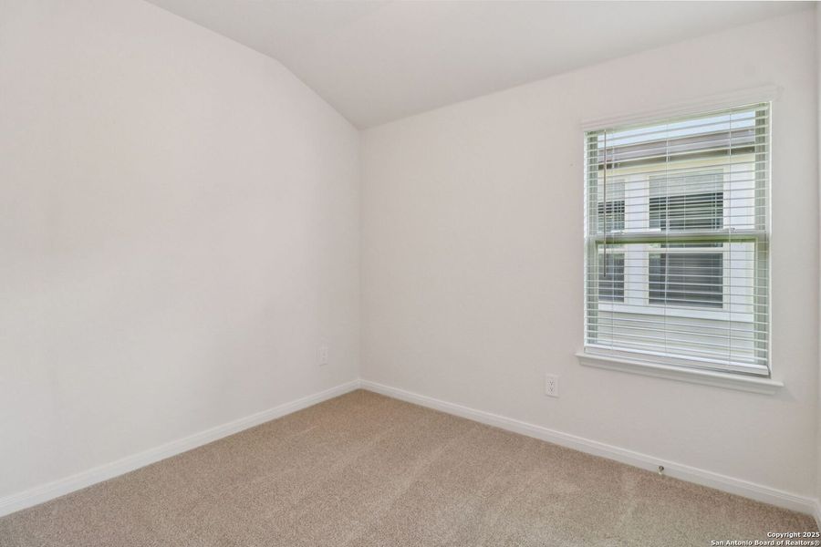 Spacious, unfurnished interior of a new home in Catalina, Converse (Image 30).