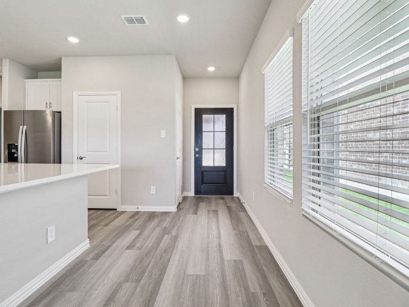Spacious, unfurnished interior of a new home in Eastridge - Spring Series, McKinney (Image 10).