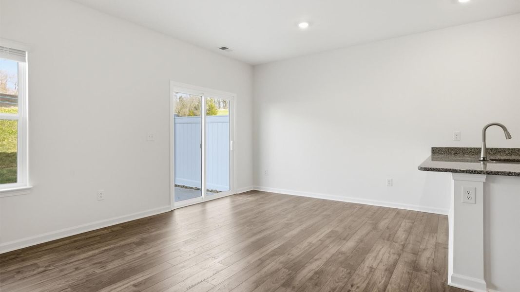 Spacious, unfurnished interior of a new home in Cherokee Crossing, Kodak (Image 16).