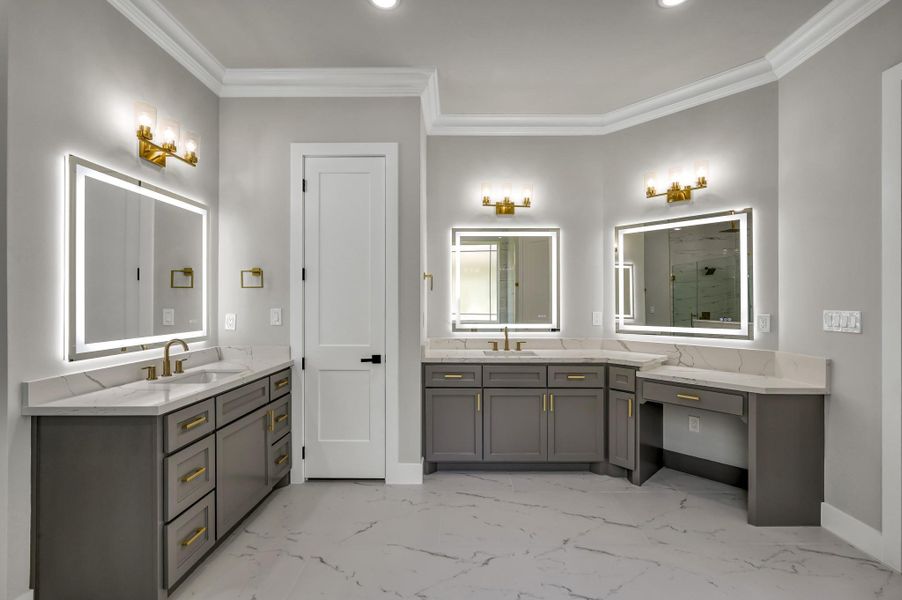 Plenty of storage throughout the primary bath. Plenty of storage throughout the primary bath.