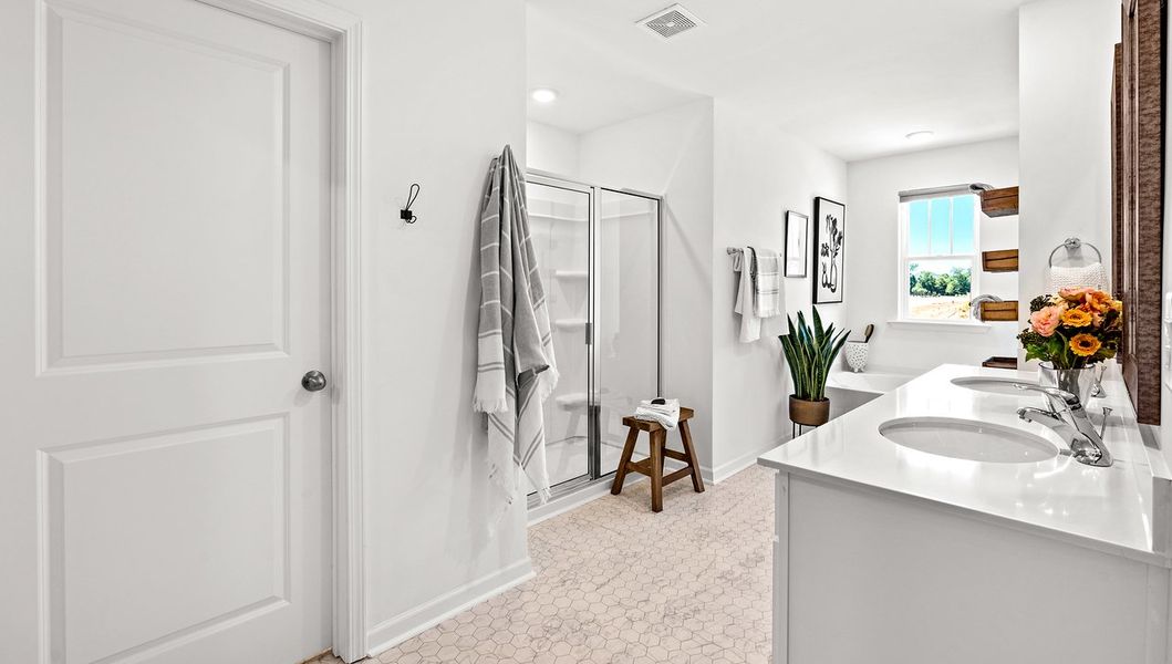 Representative furnished interior of a home built from the HAYDEN by D.R. Horton in Benjamin's Grove, Woodruff (Image 27).