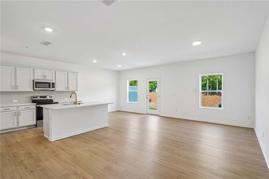 Spacious, unfurnished interior of a new home in Leydenview, Mableton (Image 13). Spacious, unfurnished interior of a new home in Leydenview, Mableton (Image 13).