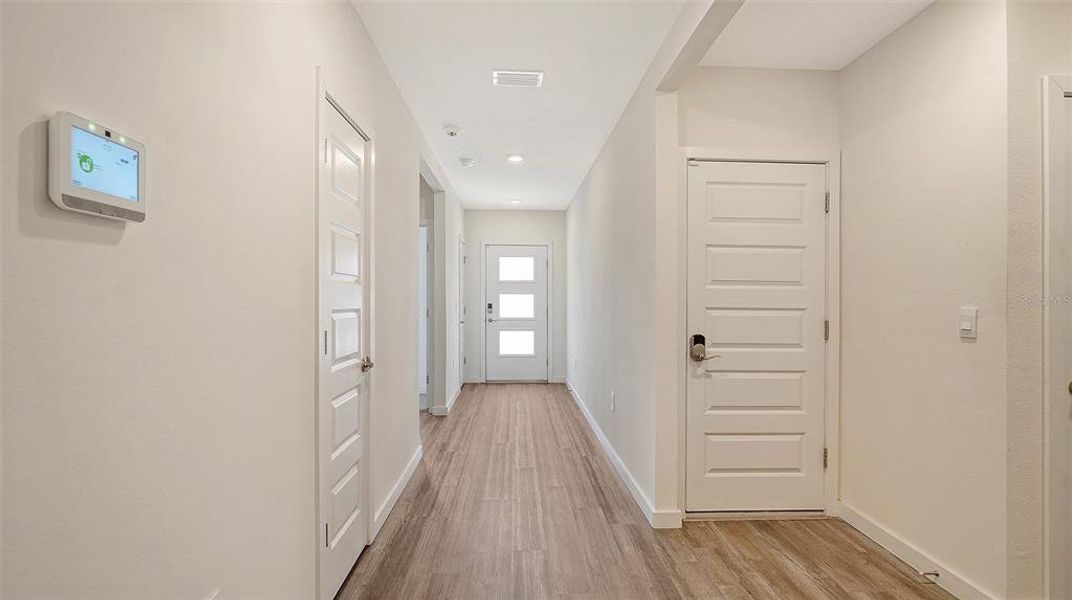 Spacious, unfurnished interior of a new home in Star Farms at Lakewood Ranch, Bradenton (Image 13).