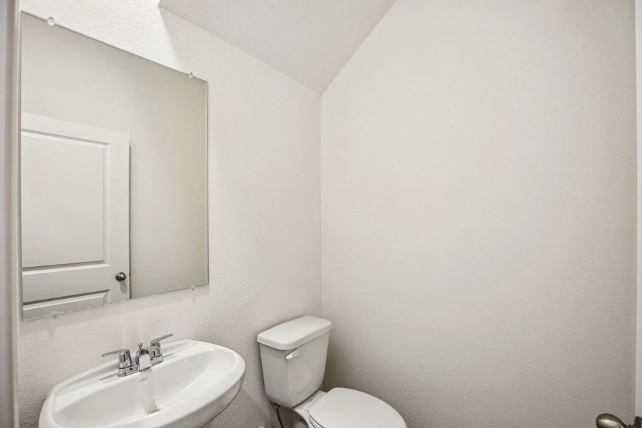 Representative furnished interior of a home built from the Sagan by Starlight Homes in Ashland, Angleton (Image 14).