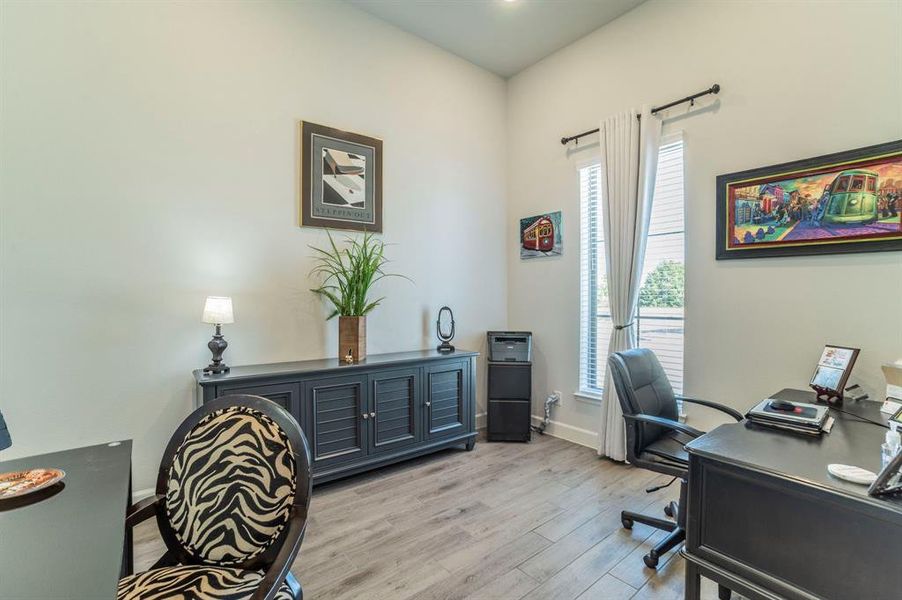 Furnished interior view inside a new home in Bridgewater 60', Midlothian (Image 10).