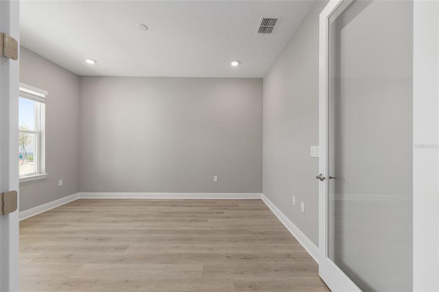 Spacious, unfurnished interior of a new home in , Ocala (Image 16).