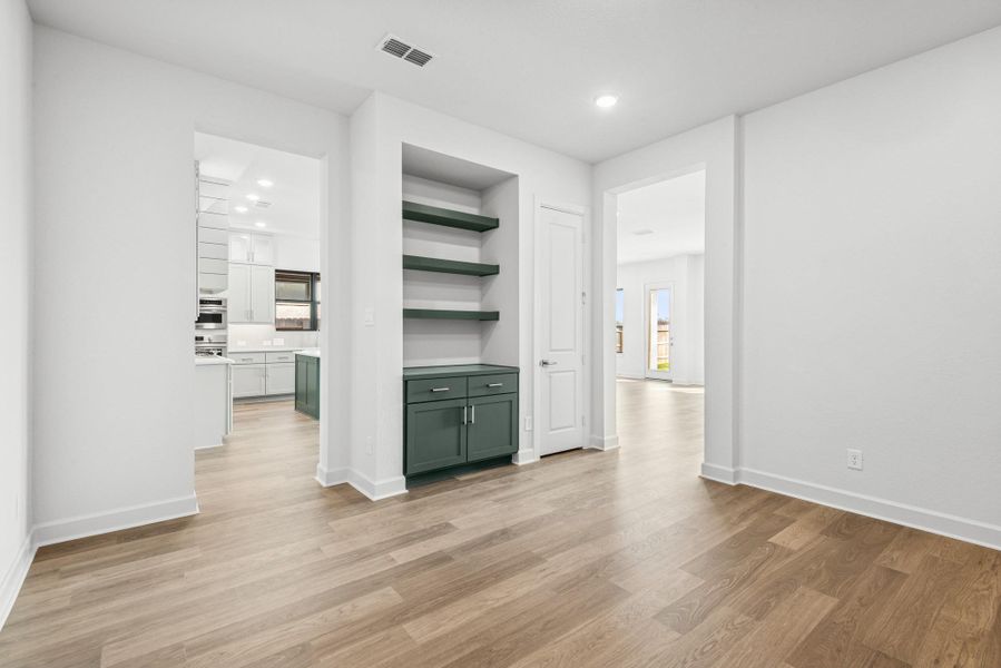 Spacious, unfurnished interior of a new home in ARTAVIA - Parkview Collection, Conroe (Image 21).