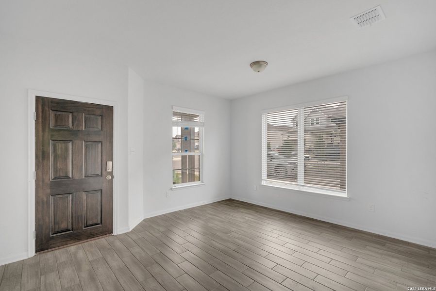 Spacious, unfurnished interior of a new home in , San Antonio (Image 17).