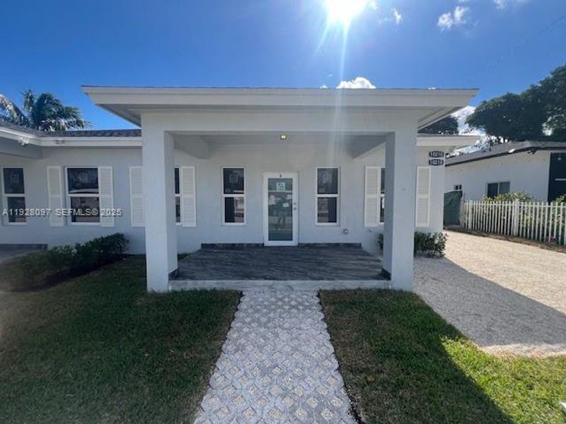 Exterior details and patio area of a home in , Miami (Image 23).