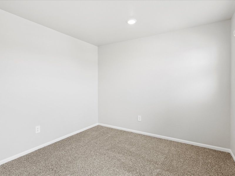 Spacious, unfurnished interior of a new home in Lake Bluff, Greeley (Image 20).