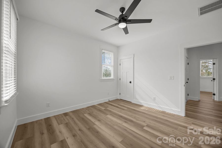 Spacious, unfurnished interior of a new home in , Salisbury (Image 34).