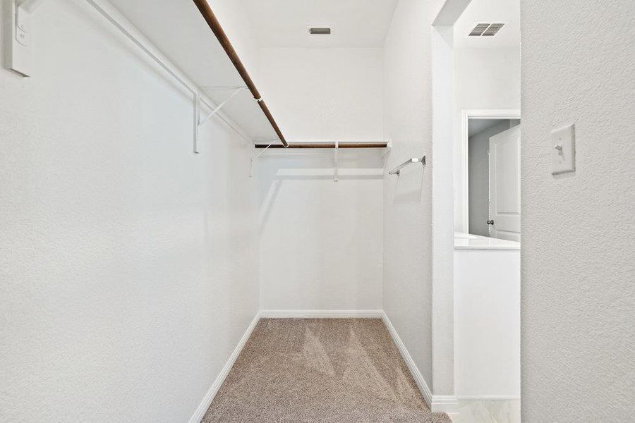 Spacious, unfurnished interior of a new home in Sage Hollow, Kyle (Image 9).