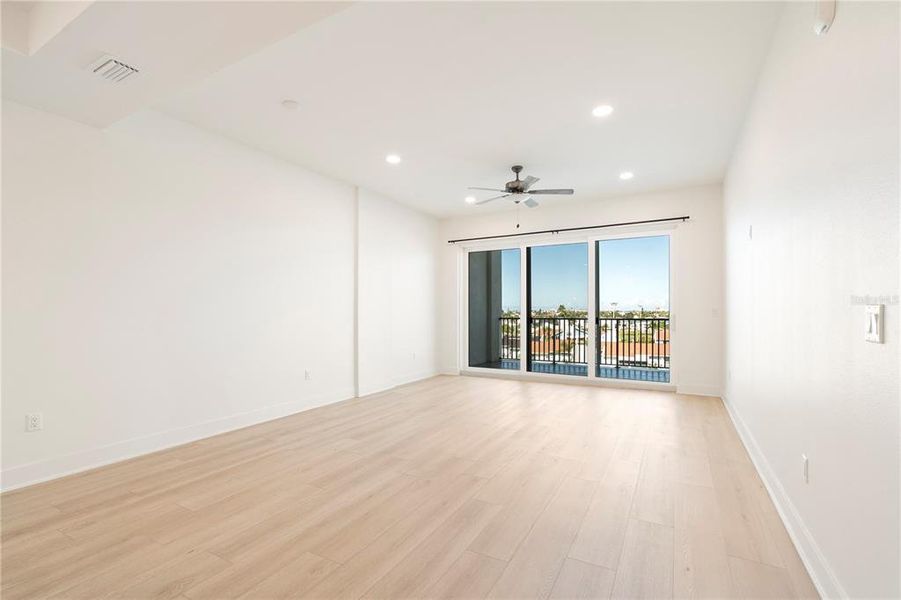 Spacious, unfurnished interior of a new home in , Madeira Beach (Image 49).