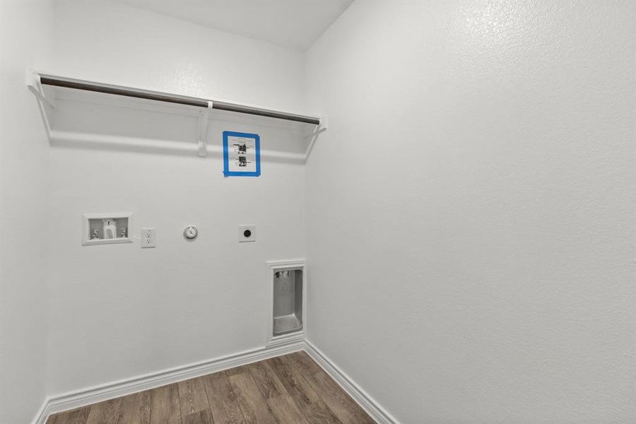 Spacious, unfurnished interior of a new home in Deer Creek, Crowley (Image 15).