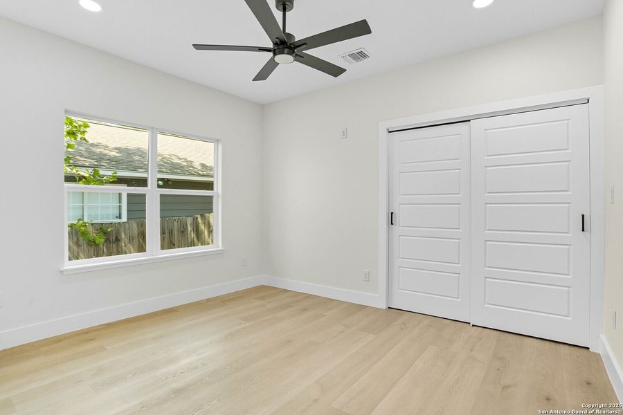 Spacious, unfurnished interior of a new home in , San Antonio (Image 19).