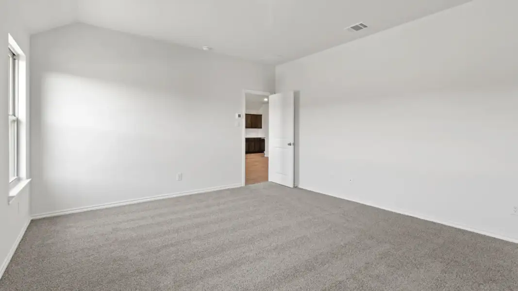 Spacious, unfurnished interior of a new home in Saddlebrook, Waxahachie (Image 17).